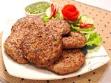 ಚಿಕನ್ ಪ್ರಿಯರ ಮನತಣಿಸುವ ಚಾಪ್ಲಿ ಕಬಾಬ್ ಸವಿದಿರುವಿರಾ?
