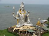 ಮೂರು ಕಡೆ ನೀರಿನಿಂದ ಸುತ್ತುವರೆದ  ಮುರುಡೇಶ್ವರ: ನೋಡುಗರ ಮನಸೂರೆಗೊಳ್ಳುತ್ತೆ ಈ ತಾಣ