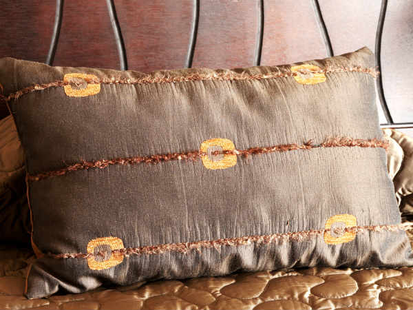 ಅವರ ತಾಯಿಯನ್ನು ಶಾಪಿಂಗ್‌ಗೆ ಕರೆದೊಯ್ಯಿರಿ