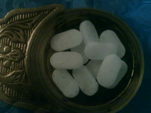 3. ಕರ್ಪೂರ್ ಮತ್ತು ಶ್ರೀಗಂಧ