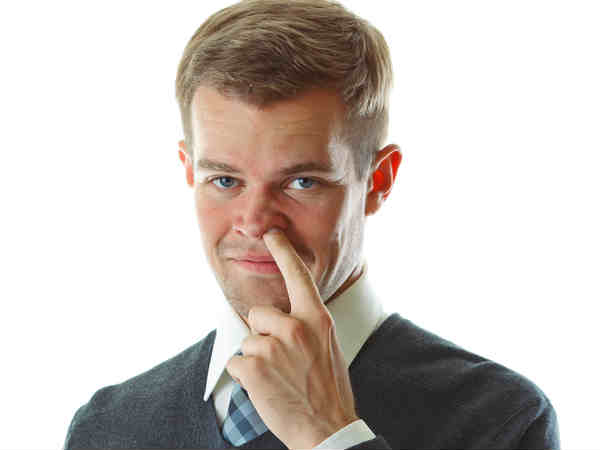 ಮೂಗಿಗೆ ಕೈ ಹಾಕುವುದು