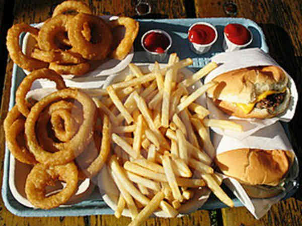 15. ಜಂಕ್ ಫುಡ್ ಗಳ ಪ್ರೇಮಿಯೇ?