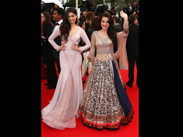  ಮನೀಷಾ ಮೆಲ್ಹೋತ್ರ ಡ್ರೆಸ್ ನಲ್ಲಿ ಚೆಲುವೆ ಅಮೀಷಾ