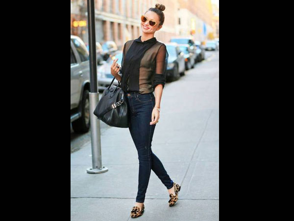 ಸ್ಕಿನ್ ಟೈನ್ ಡೆನಿಮ್ ವಿಥ್ ಶರ್ಟ್