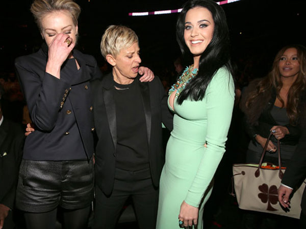 3.ಸ್ತನಗಳ ಮೇಲೇ ದೃಷ್ಟಿ ನೆಡುವುದು 