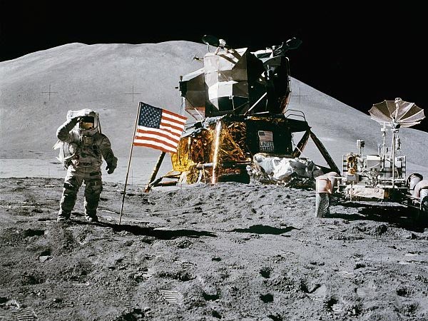 ಚಂದ್ರ ಲೋಕದಲ್ಲಿ ಮಾನವ