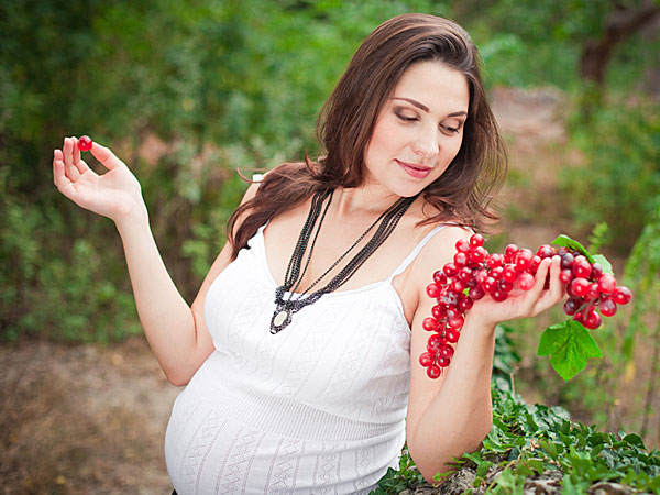 Is Eating Grapes During Pregnancy Safe? Is Eating Grapes During Pregnancy Safe?