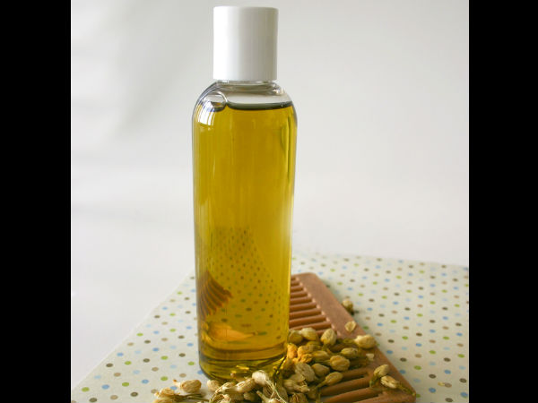 ಸ್ನಾನ ಮಾಡುವ ಮೊದಲು ಎಣ್ಣೆಯನ್ನು ಬಳಸಿ