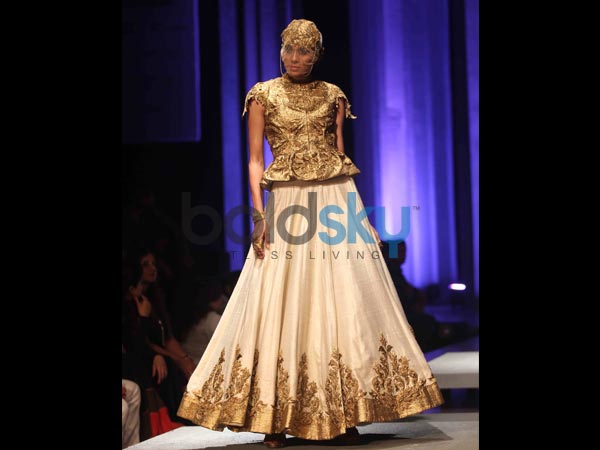 ಗೋಲ್ಡ್ ಮತ್ತು ಕ್ರೀಂ ಗೋಲ್ಡ್ ಮತ್ತು ಕ್ರೀಂ