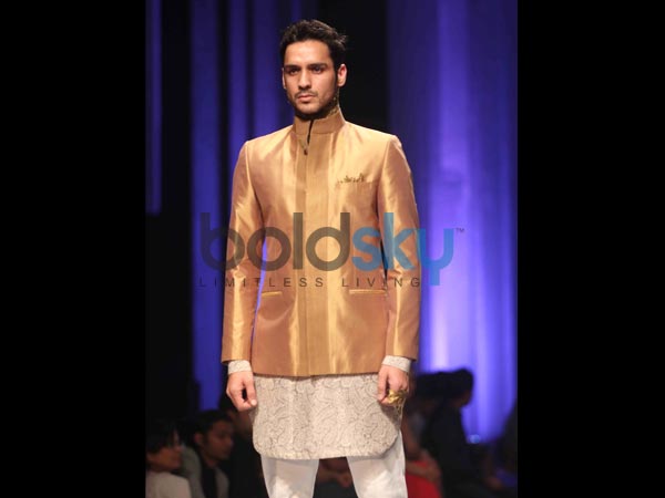 ಬ್ರಾಂಜ್ ಕುರ್ತಾ ಬ್ರಾಂಜ್ ಕುರ್ತಾ