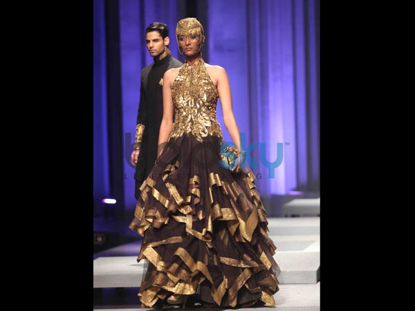 ಮಿಂಚುವ ಸೌಂದರ್ಯ ಮಿಂಚುವ ಸೌಂದರ್ಯ