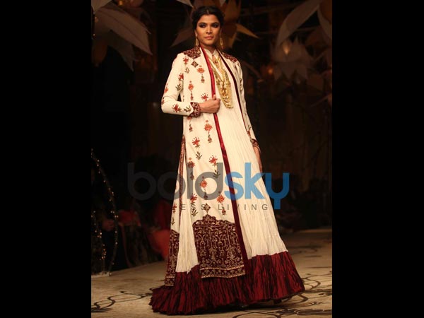 ಕ್ರೀಂ ವರ್ಸಸ್ ರೆಡ್