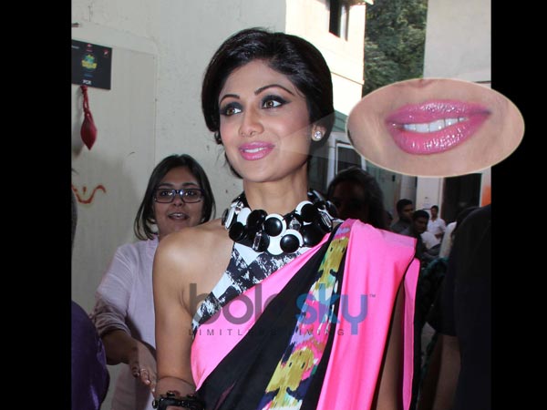 ಆಕೆ ತುಟಿಯರಂಗು