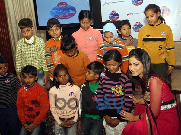 ಮಕ್ಕಳೊಂದಿಗೆ ಫೋಸ್ ನೀಡುತ್ತಿರುವುದು: 