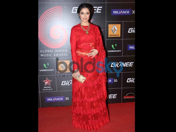 ವಿಭಿನ್ನ ಲುಕ್‌ನಲ್ಲಿ ದಿವ್ಯಾ ಖೋಶಲ್: 