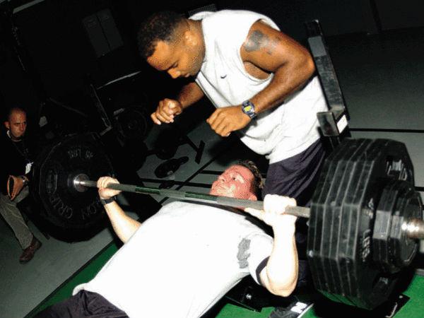 6. ಬೆಂಚ್ ಪ್ರೆಸ್ (Bench press)