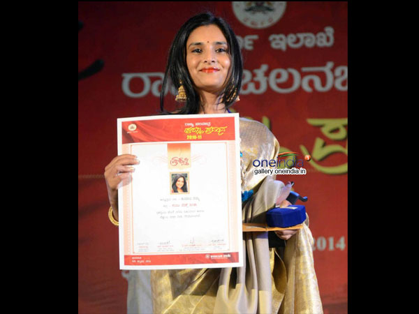 3.ಉತ್ತಮ ನಟಿ ಪ್ರಶಸ್ತಿಯೊಂದಿಗೆ ರಮ್ಯಾ