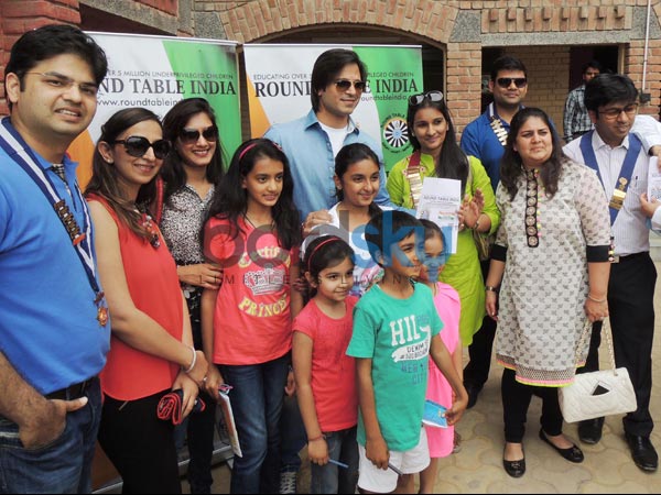 ಮಕ್ಕಳೊಂದಿಗೆ ವಿವೇಕ್ ಒಬೆರಾಯ್ ಪೋಸ್ ಕೊಟ್ಟಾಗ: