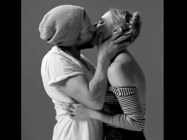 ಕೆನ್ನೆಯನ್ನು ಹಿಡಿಯುತ್ತಾ: