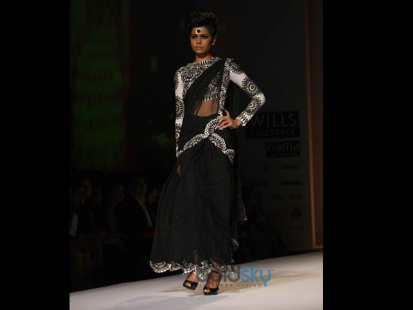 ಕಪ್ಪು ಹಾಗೂ ಬಿಳಿ ಬಣ್ಣ: 