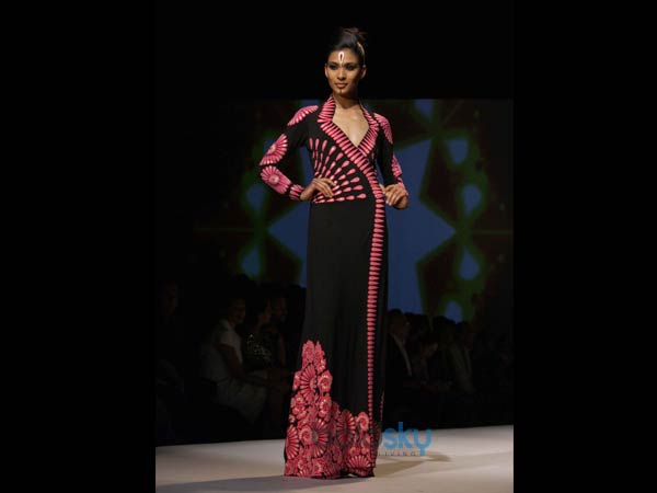 ಹಾಟ್ ಪಿಂಕ್ ಬ್ಯೂಟಿ!: 