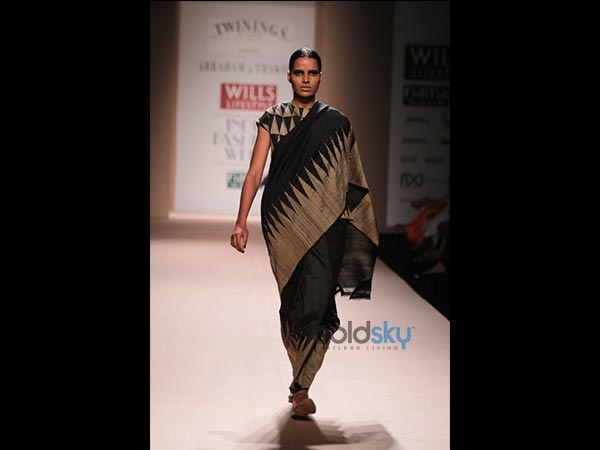 ಖಾದಿ ಮತ್ತು ರೇಷ್ಮೆ ಸೀರೆಗಳು: 