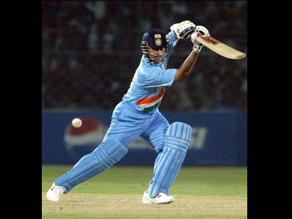 ಸಚಿನ್ ತೆಂಡೂಲ್ಕರ್ ಫೋಟೊಗಾಗಿ ಕ್ಲಿಕ್ ಮಾಡಿ