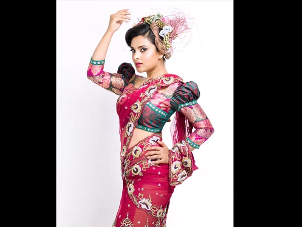 ಸೀರೆಯಲ್ಲಿ ಸೆಕ್ಸಿಯಾಗಿ ಕಂಡು ಬಂದ ರಮ್ಯಾ