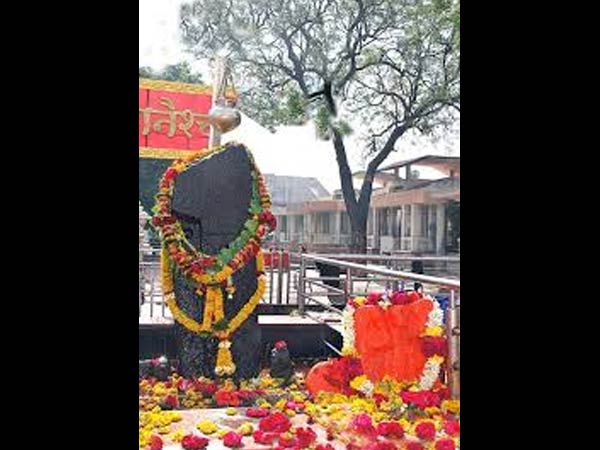 ಶನಿಶ್ವರ ಮಂತ್ರವನ್ನು ಪಠಿಸಿ ಭಕ್ತಿಯಿಂದ ಪಠಿಸಿ ಶನಿಶ್ವರ ಮಂತ್ರವನ್ನು ಪಠಿಸಿ ಭಕ್ತಿಯಿಂದ ಪಠಿಸಿ