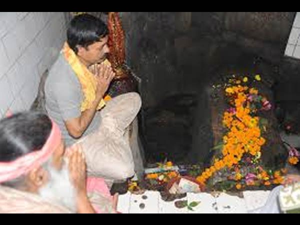 ಶನಿಶ್ವರ ಮಂತ್ರವನ್ನು ಪಠಿಸಿ ಭಕ್ತಿಯಿಂದ ಪಠಿಸಿ ಶನಿಶ್ವರ ಮಂತ್ರವನ್ನು ಪಠಿಸಿ ಭಕ್ತಿಯಿಂದ ಪಠಿಸಿ