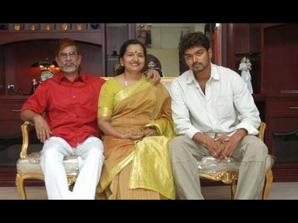 ವಿಜಯ್ ತನ್ನ ಕುಟುಂಬದ ಜೊತೆ: 