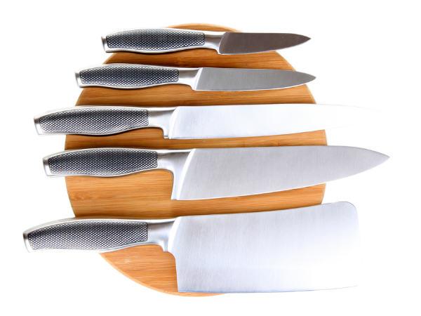 ಚಾಕು, ಚೂರಿಯ೦ತಹ ಸಲಕರಣೆಗಳನ್ನು ಚಾಕಚಕ್ಯತೆಯಿ೦ದ ಬಳಸಿರಿ