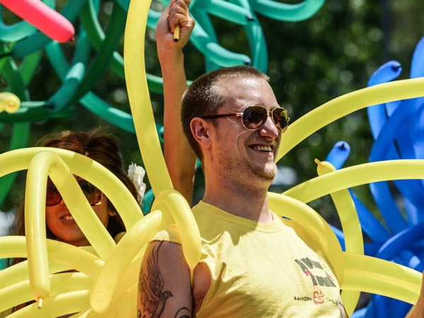 ವಿಚಿತ್ರವಾಗಿ ಡ್ರೆಸ್ ಮಾಡಿಕೊಳ್ಳುವುದು