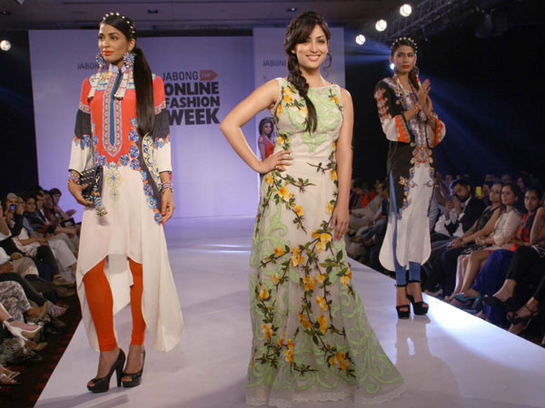 ಬಿಳಿ ಉಡುಗೆಯಲ್ಲಿ