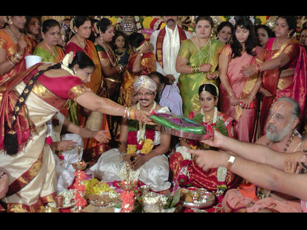 ಇನ್ನಷ್ಟು ಫೋಟೊಗಾಗಿ