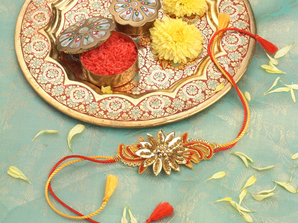 ಡ್ಯುಯಲ್ ಸ್ಟ್ರಿಂಗ್ ರಾಖಿ (ಎರಡು ದಾರದ ರಾಖಿ)