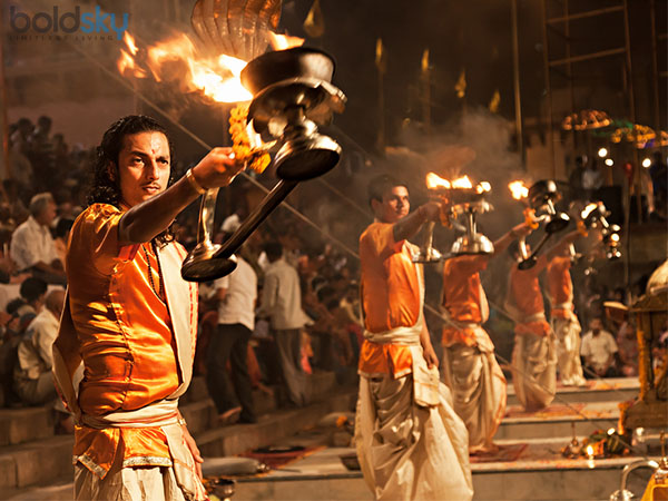 ಆರತಿಯನ್ನು ಬೆಳಗುವ ಸರಿಯಾದ ವಿಧಾನ