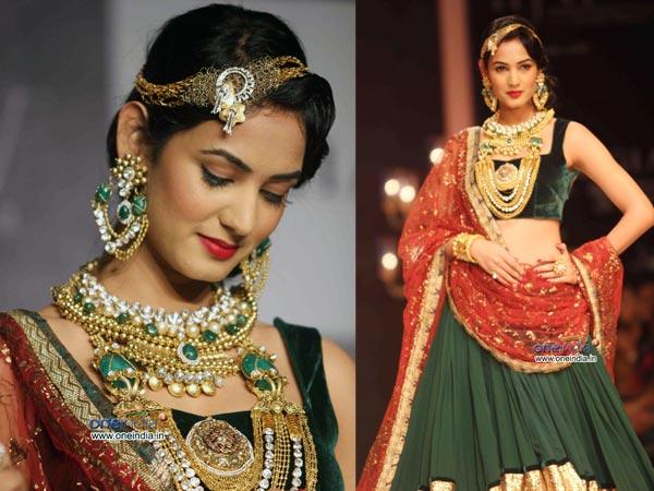 ನಿಮ್ಮ ಉಡುಪುಗಳಿಗೆ ಪರಿಕರಗಳಿ೦ದ ಅಲ೦ಕರಿಸಿಕೊಳ್ಳಿರಿ