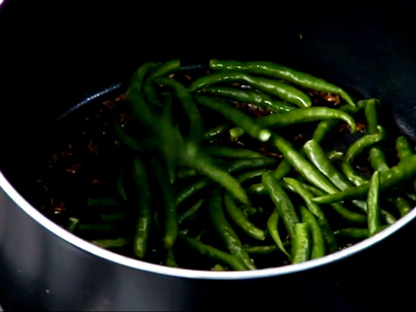 Hot & Spicy Green Chilli Chicken Recipe