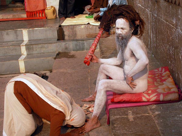 ನಾಗಾ ಸಾಧುಗಳು ಬಟ್ಟೆಗಳನ್ನೇಕೆ ಧರಿಸುವುದಿಲ್ಲ?