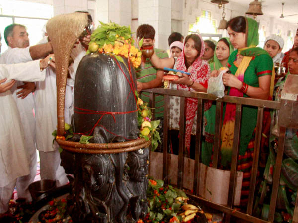 ಹ೦ಸದ ರೂಪ ತಾಳಿದ ಬ್ರಹ್ಮ 