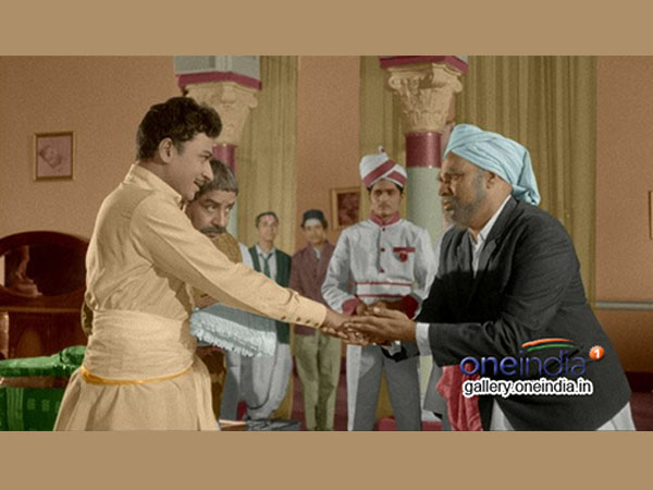 ಕರ್ನಾಟಕದಲ್ಲಿ ಗಾಂಧಿಗಿಂತಲೂ ಹೆಚ್ಚು ರಾಜ್ ರ ಪ್ರತಿಮೆಗಳಿವೆ