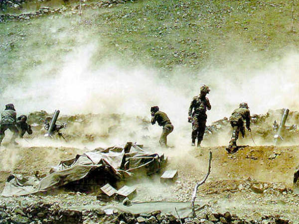 ಮದ್ದುಗು೦ಡುಗಳು ಹಾಗೂ ಬಾ೦ಬ್ ಗಳ ಸುರಿಮಳೆ ಮದ್ದುಗು೦ಡುಗಳು ಹಾಗೂ ಬಾ೦ಬ್ ಗಳ ಸುರಿಮಳೆ