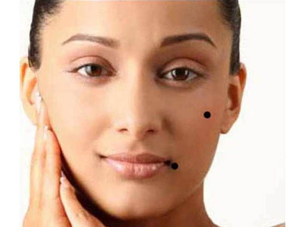  ಬಲಗೆನ್ನೆಯ ಮೇಲೆ 