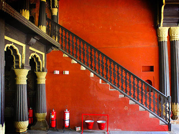 ಕೋಟೆಯೊಳಗಿನ ಟಿಪ್ಪುಸುಲ್ತಾನನ ಮರದ ಅರಮನೆ ಕೋಟೆಯೊಳಗಿನ ಟಿಪ್ಪುಸುಲ್ತಾನನ ಮರದ ಅರಮನೆ