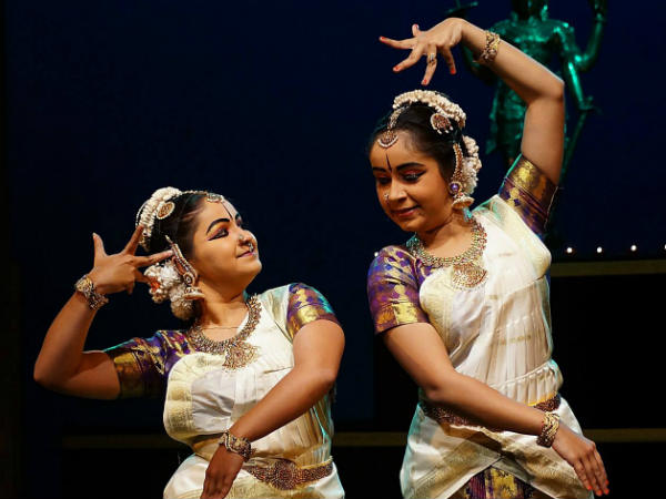 ಪ್ರತಿ ಮನೆಯಲ್ಲಿಯೂ ಕಂಡುಬರುವ ನೃತ್ಯ ಪ್ರತಿ ಮನೆಯಲ್ಲಿಯೂ ಕಂಡುಬರುವ ನೃತ್ಯ