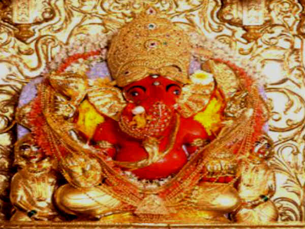 ಮೊದಲು ಗಣಪತಿಯನ್ನು ಪ್ರಾರ್ಥಿಸಿ