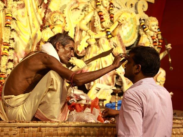 ಹಣೆಗೆ ತಿಲಕ ಹಚ್ಚುವ ಕ್ರಮ