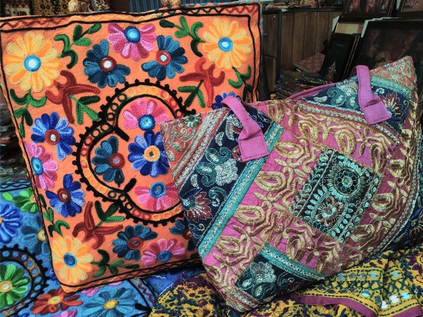 Exploring story opportunity on original works of Phulkari