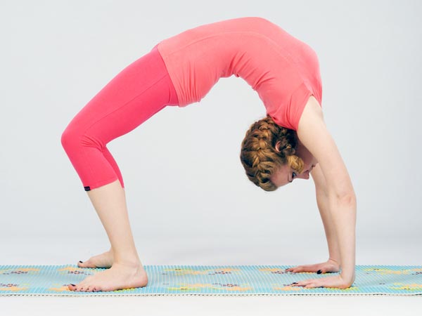 ಕಾಲುಗಳನ್ನು ಲಂಬವಾಗಿ ಮೇಲಕ್ಕೆತ್ತುವ ವ್ಯಾಯಾಮ (Vertical Leg Crunch) ಕಾಲುಗಳನ್ನು ಲಂಬವಾಗಿ ಮೇಲಕ್ಕೆತ್ತುವ ವ್ಯಾಯಾಮ (Vertical Leg Crunch)